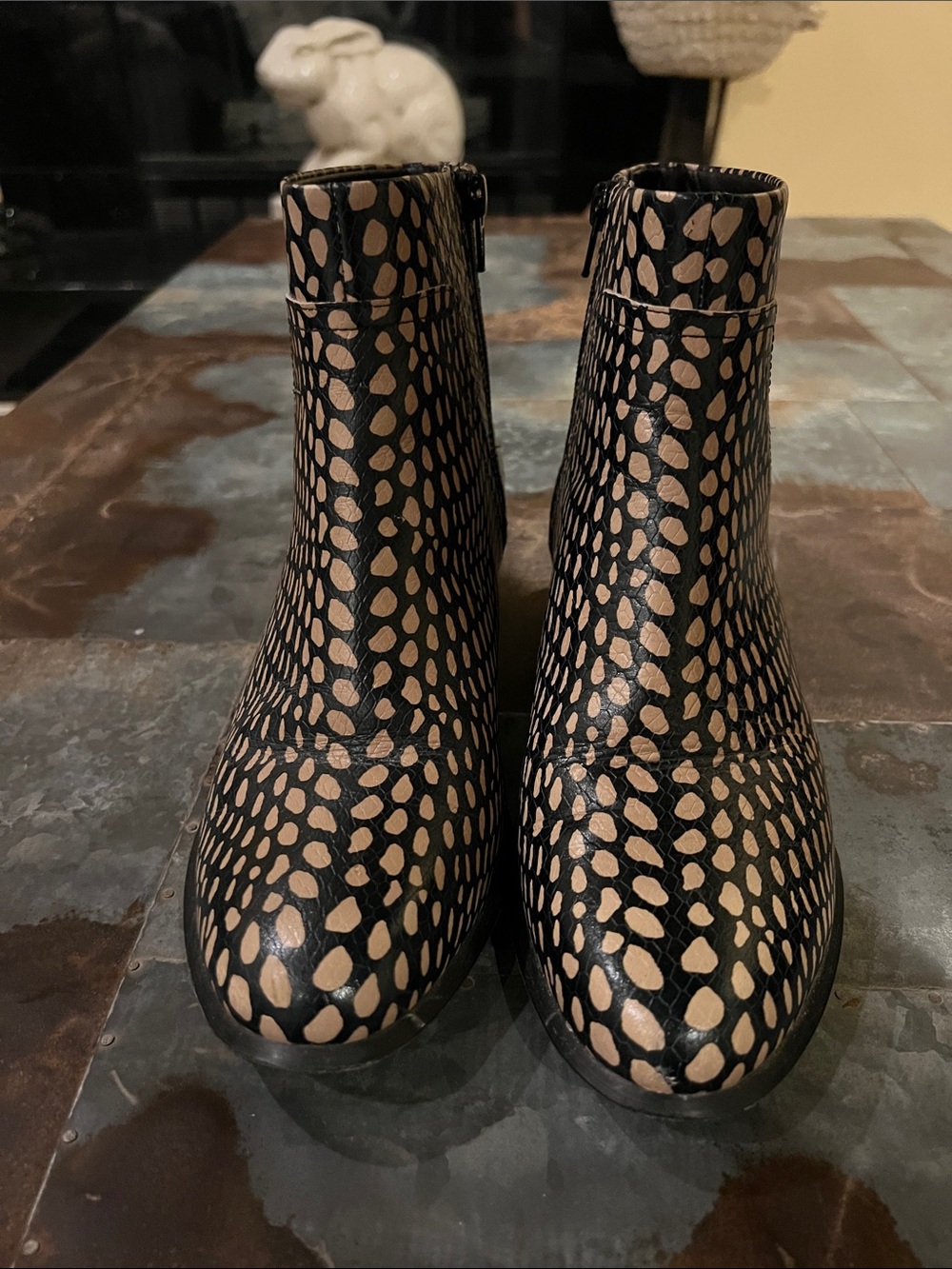 Vionic Kamryn Black Spot Waterproof Leather Ankle Booties Size 8 - Picture 2 of 13